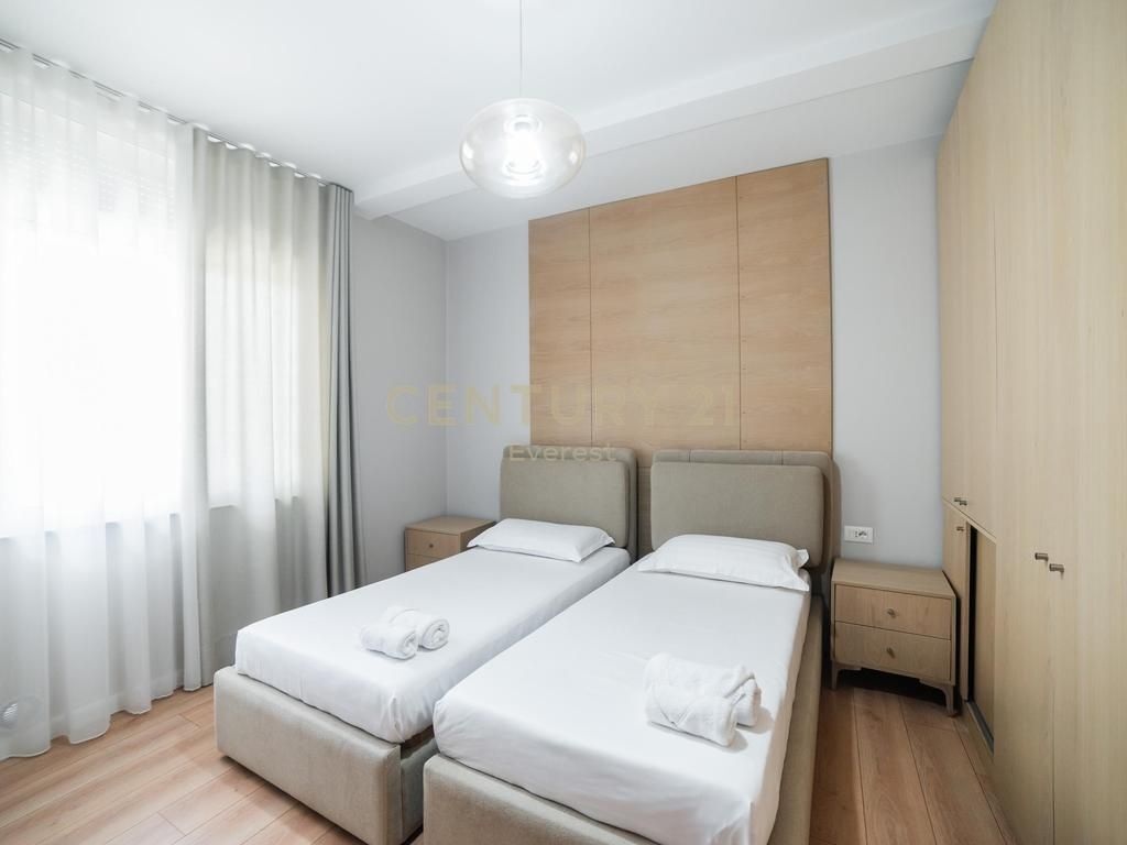 PAZARI I RI, SELLING 2+1 APARTMENT