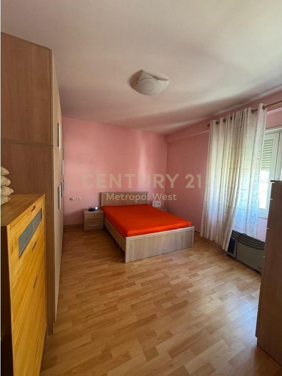 Jepet me Qira Apartament 1+1 tek ATSH, Pazari i Ri