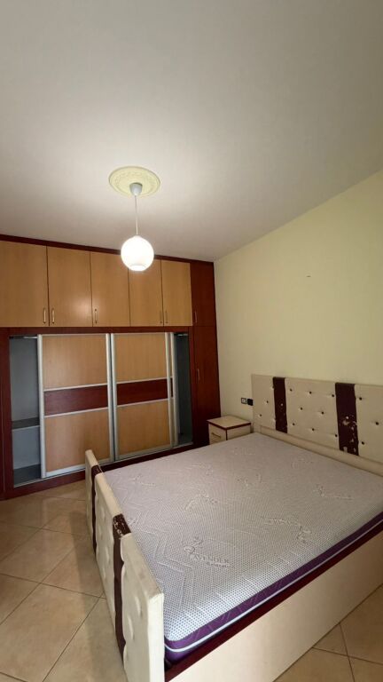 Apartament jepet me qira afatgjat 2+1