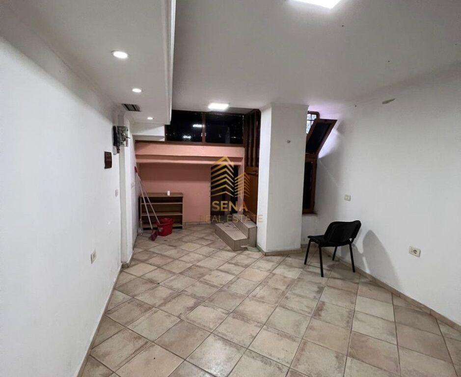 Qira, Magazine, Rruga Bardhyl, 30.000 Lek/Muaj