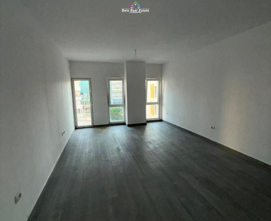 Zyre Me Qera Tek Zogu I Zi (ID BZ2975) Tirane