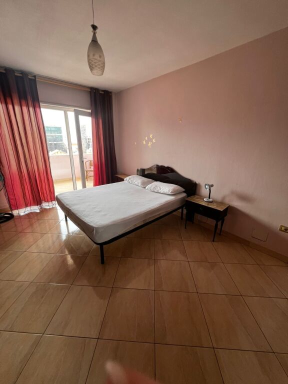 🏢Ne  zonen e Siri Kodres jepet me qera apartament 1+1,i mobiluar 60,000Leke .    