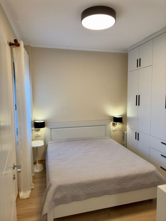Apartament krejt I ri për shitje ne qender te Korces.