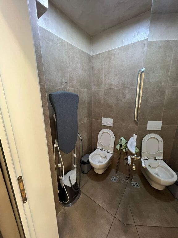 In Affitto: Prestigioso Spazio Ufficio 2+1+2WC + 1 Balcone &amp; 1 TERRAZZA 📍 Fronte Strada Myslym Shyri | €1.570 Netti/Mese