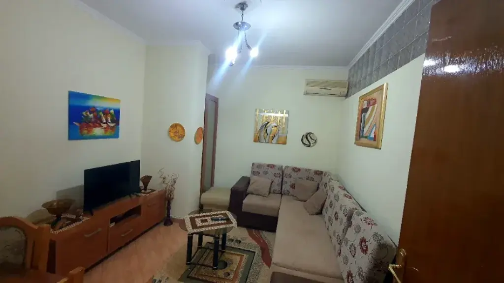 Qera | Apartament 1 + 1 | Rruga 5 Maji | 350 €/muaj