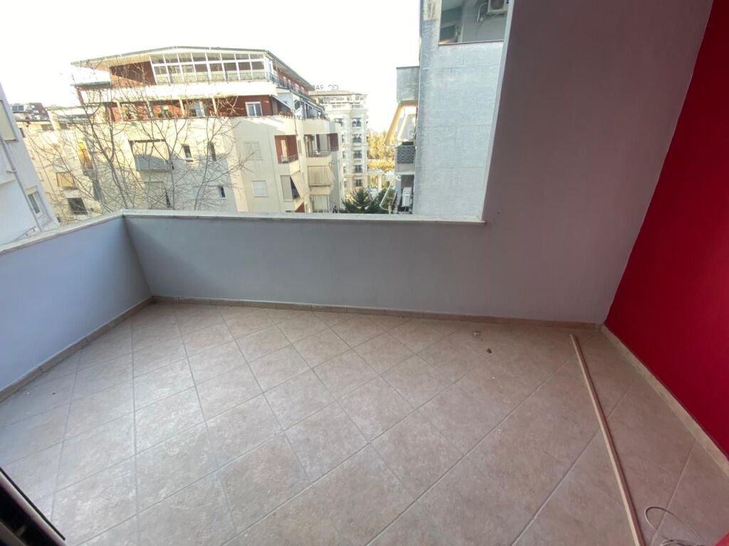 2+1, at hotel Radison Liq i Thate, 225 thousand euros