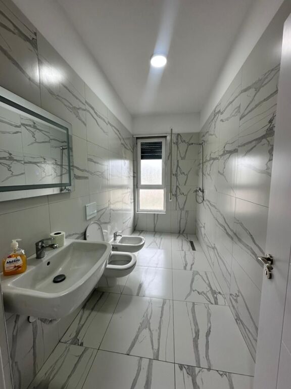 Apartament 2+1+2+Ballkon Per Shitje Ne Paskuqan