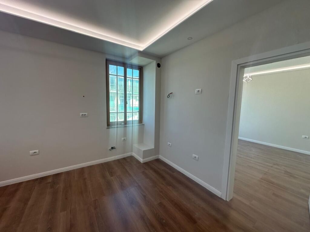 Shitet Apartament 2+1 në Golem – Vetëm 100 Metra nga Deti