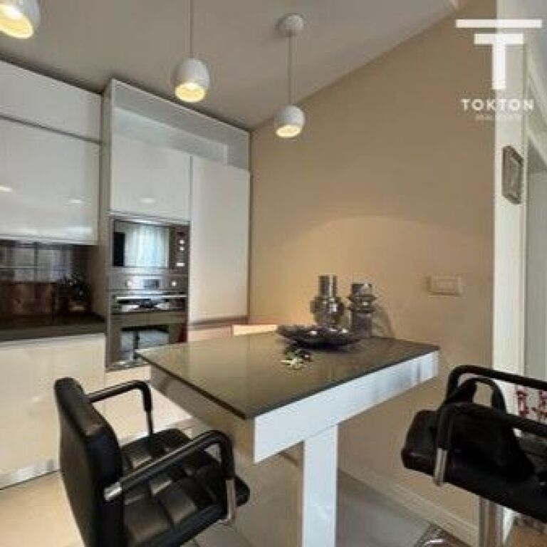 QIRA, APARTAMENT 2+1, RRUGA E KAVAJËS, BLLOKU I AMBASADAVE, TIRANË