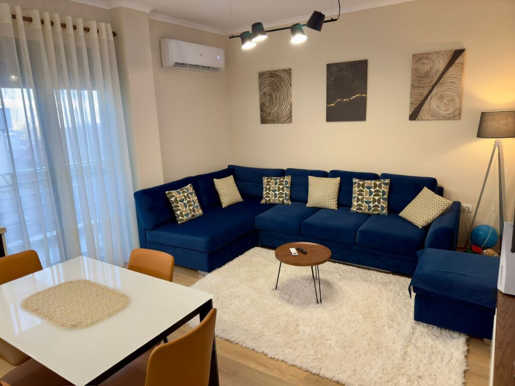 Apartament krejt I ri për shitje ne qender te Korces.