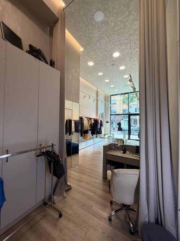 In Affitto: Prestigioso Spazio Ufficio 2+1+2WC + 1 Balcone &amp; 1 TERRAZZA 📍 Fronte Strada Myslym Shyri | €1.570 Netti/Mese