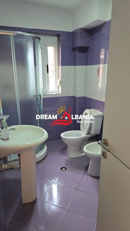 Ufficio in affitto/Ambiente commerciale in via Myslym Shyri, vicino a Someg a Tirana