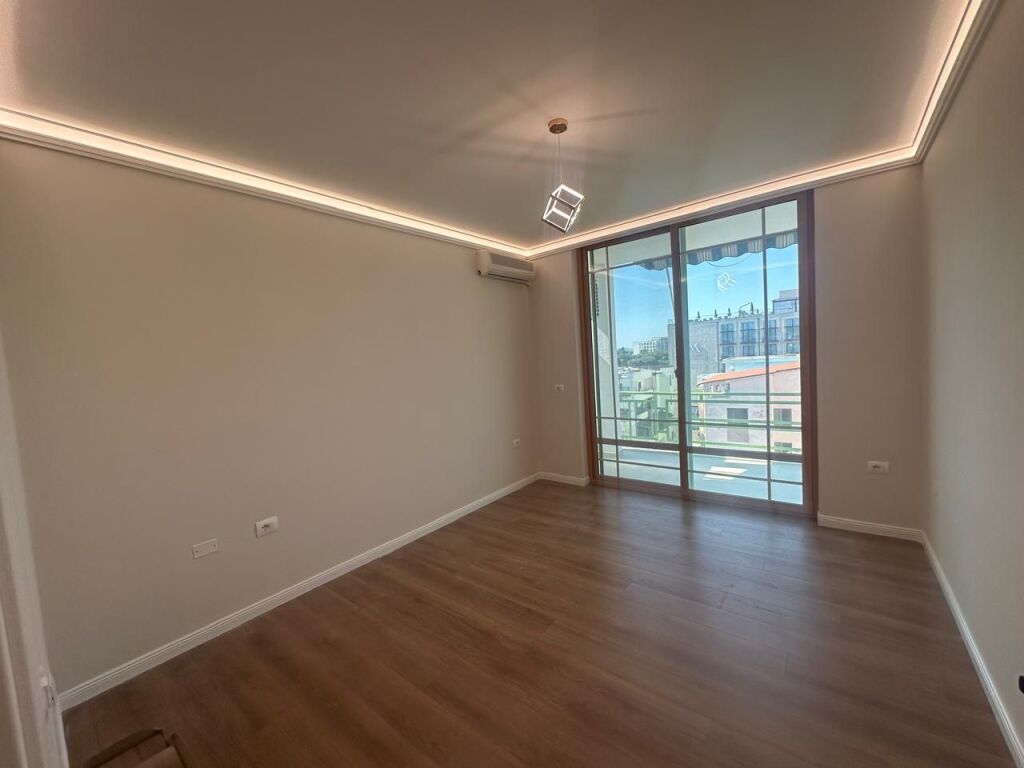 Shitet Apartament 2+1 në Golem – Vetëm 100 Metra nga Deti