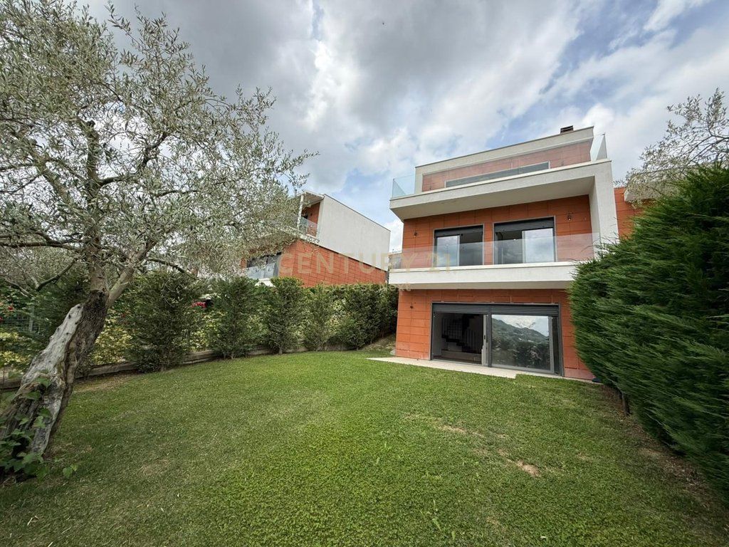VILLA IN VENDITA NELLA RESIDENZA "OLIVE GROVE", MULLET!!