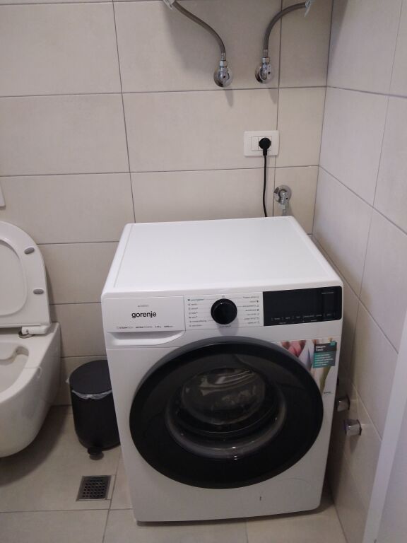 Apartament krejt I ri për shitje ne qender te Korces.