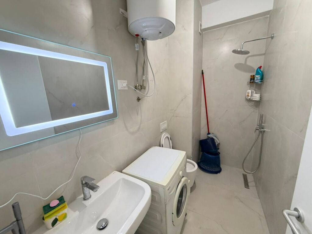 🏡Appartamento 1+1 in affitto  📍 Indirizzo: Ali Demi, Complesso Kadiu💰 Prezzo: 45.000 lek/mese