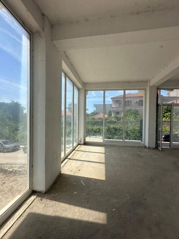 Commercial space for sale in Fresk, administrative unit 12