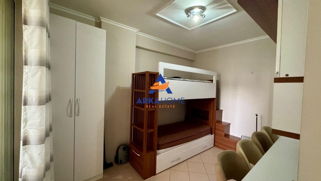 JEPET APARTAMENT ME QERA 2+1+BALLKON "PRANE RRUGES BILL KLINTON, KODRA E DIELLIT" 700 EURO