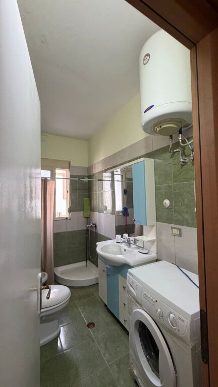 Apartament jepet me qira afatgjat 2+1