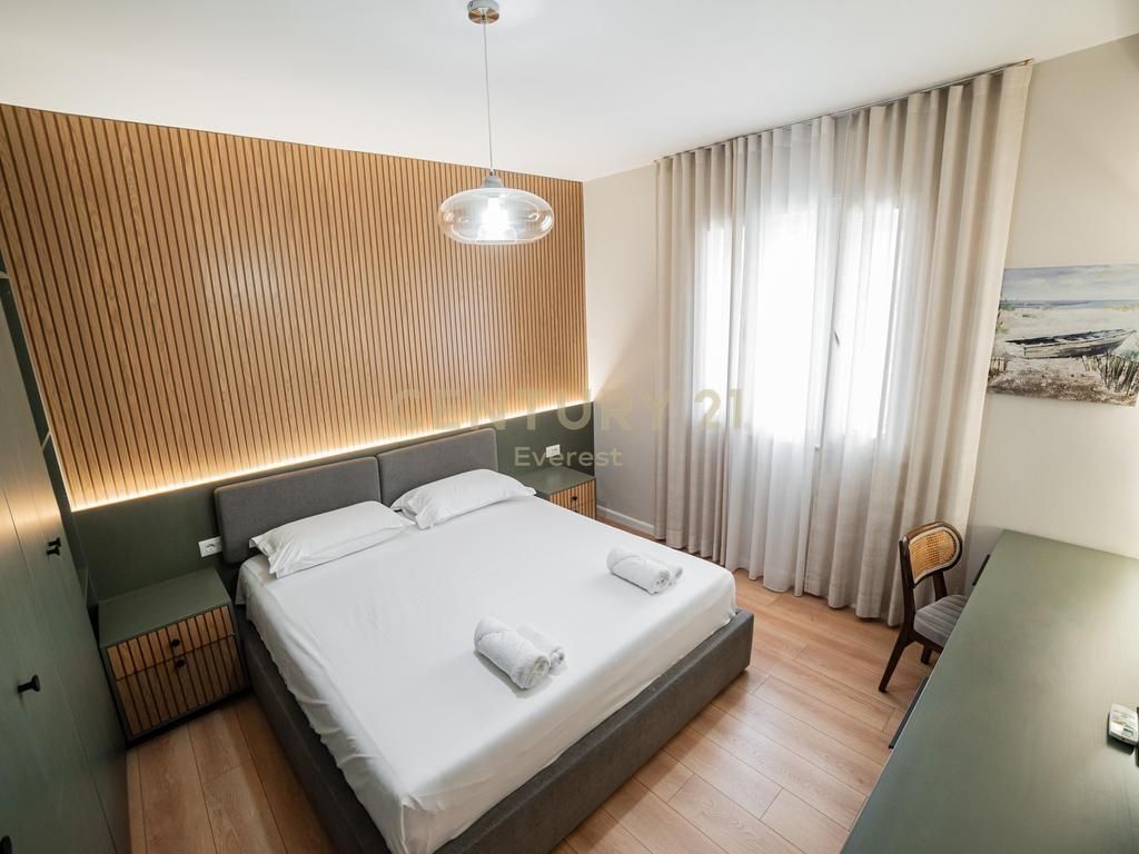 PAZARI I RI, SELLING APARTMENT 2+1!