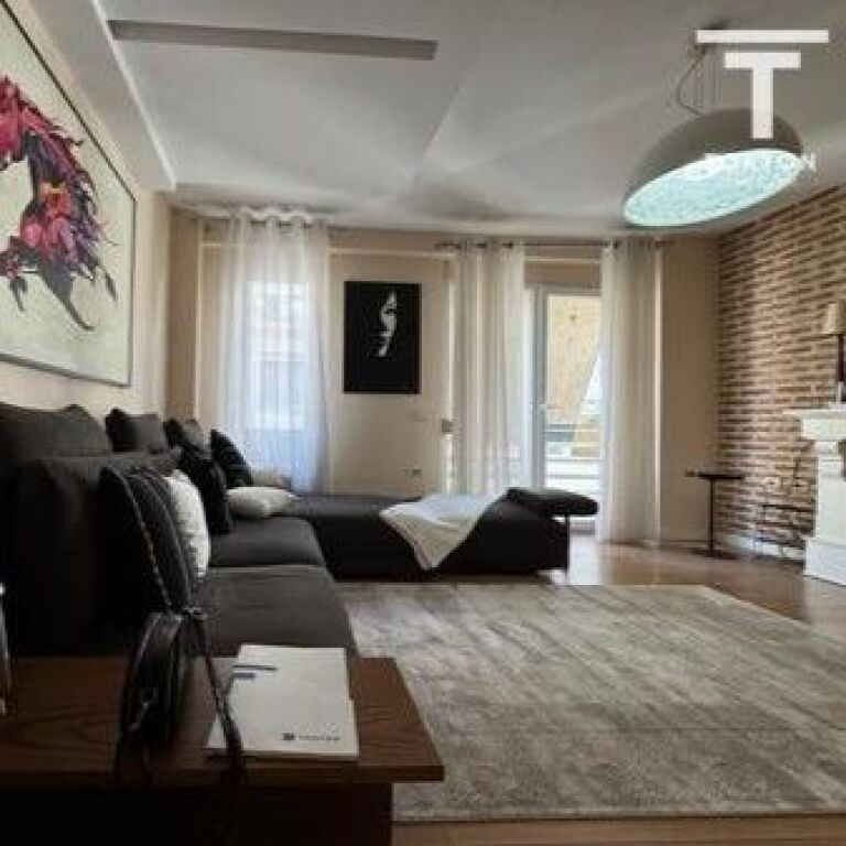 QIRA, APARTAMENT 2+1, RRUGA E KAVAJËS, BLLOKU I AMBASADAVE, TIRANË