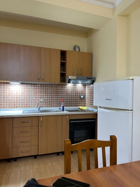 1+1, me parkim te dispaceria siri kodra, 650 euro