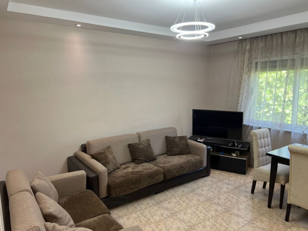 🏢Perballe Ministrise se Jashtme jepet me qera apartament 1+1,i mobiluar. 55,000Leke