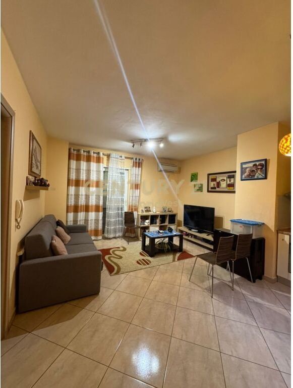 Jepet me Qira Apartament 1+1 tek ATSH, Pazari i Ri