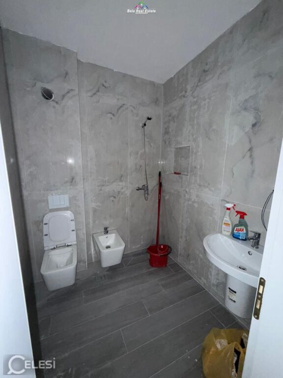 Zyre Me Qera Tek Zogu I Zi (ID BZ2975) Tirane