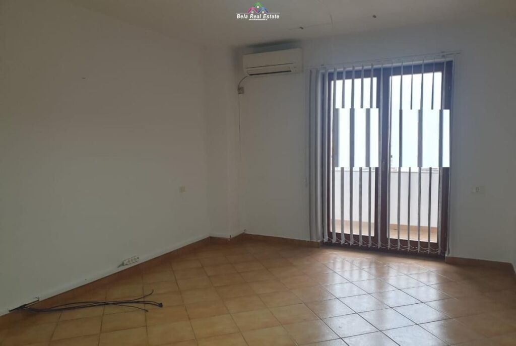 Zyre Me Qera Tek Bulevardi Zogu i Pare (ID BZ2977) Tirane