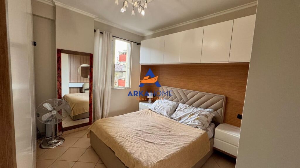 JEPET APARTAMENT ME QERA 2+1+BALLKON "PRANE RRUGES BILL KLINTON, KODRA E DIELLIT" 700 EURO