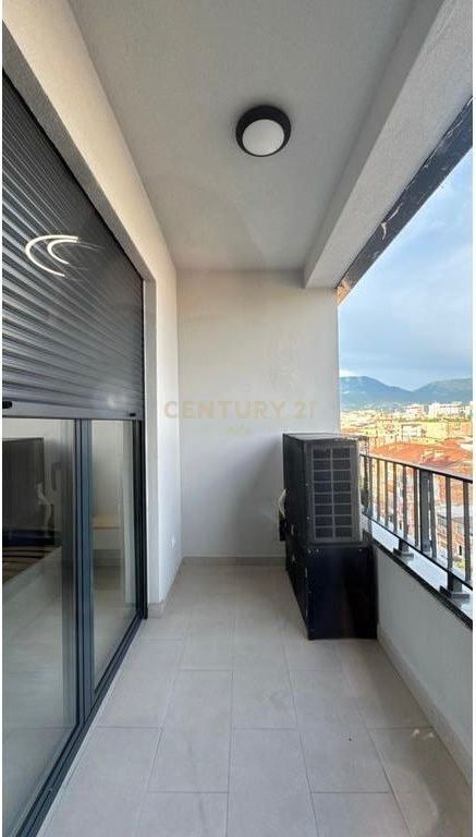 Jepet me qira apartament 1+1 në rrugën Karl Gega, pranë ish Stacionit të Trenit! 700 € /Muaj