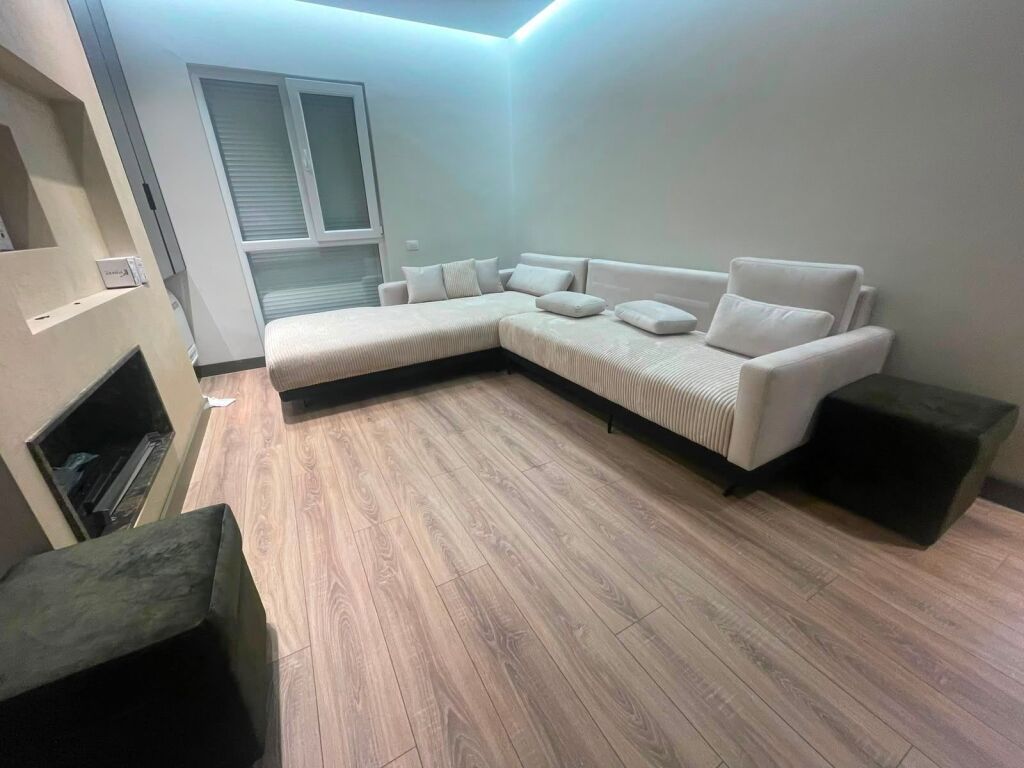 Jepet me qira 2+1+1 te Univers City Qtu 550€