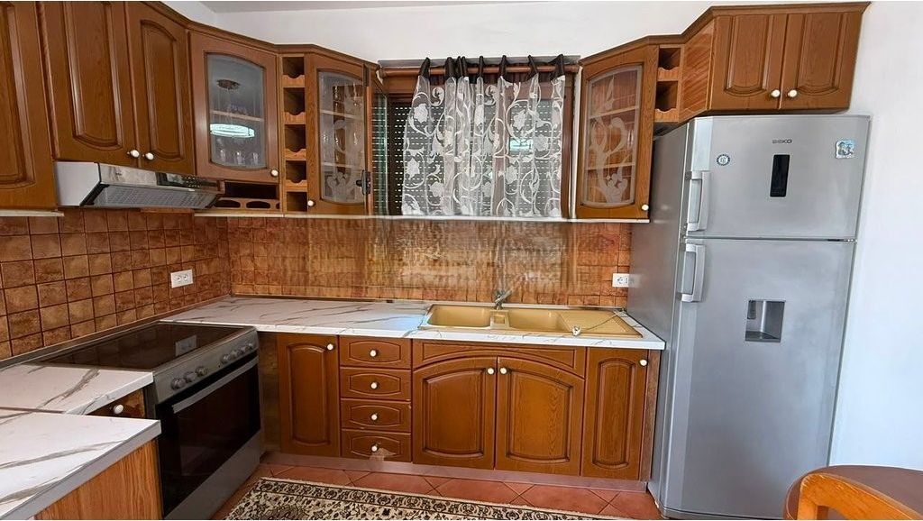 PIANO VILLA 2+1 IN AFFITTO A SHKOZE! 370 € /Mese