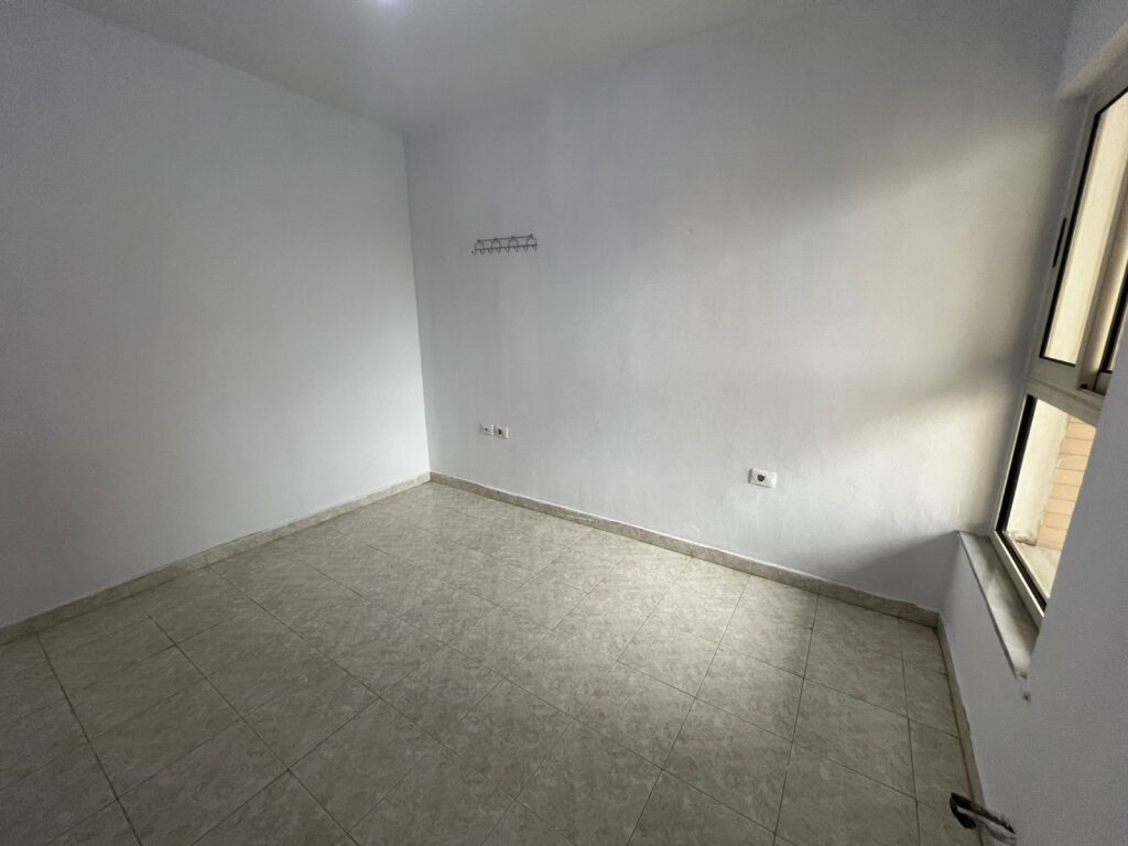 1+1 empty for rent AVIATION FIELD 350 thousand lek
