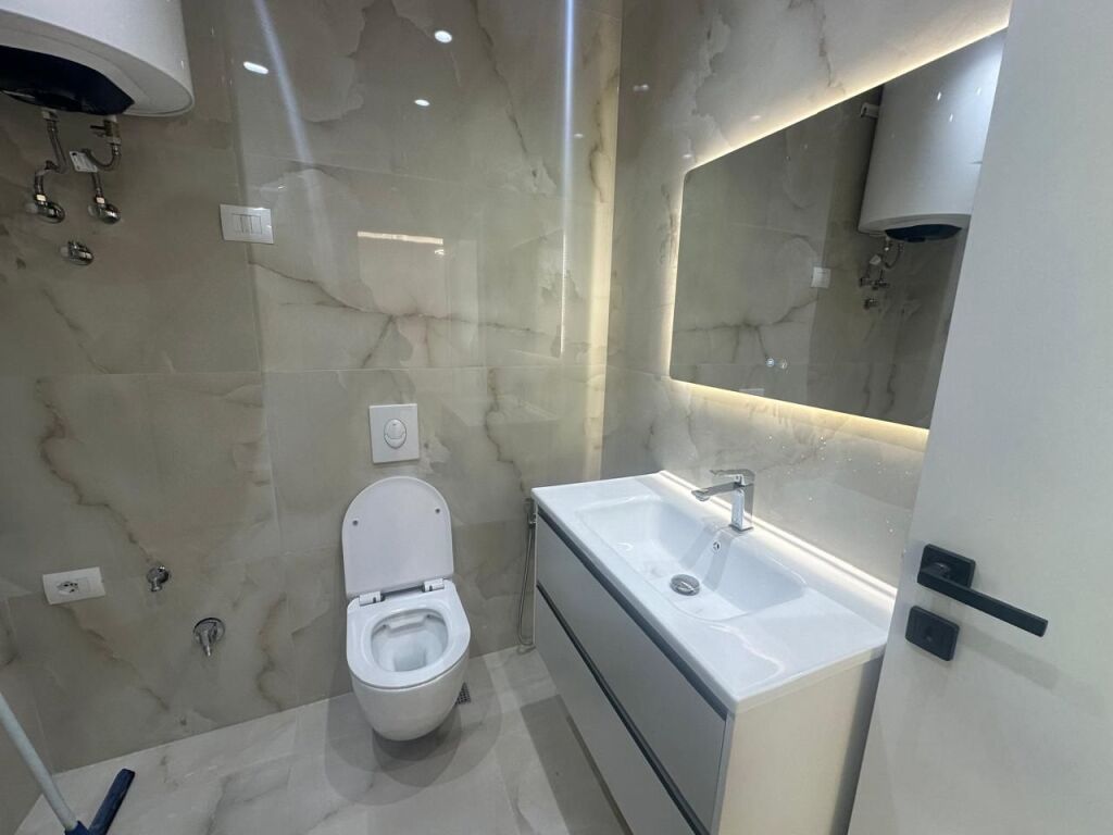 Shitet Apartament 2+1 në Golem – Vetëm 100 Metra nga Deti