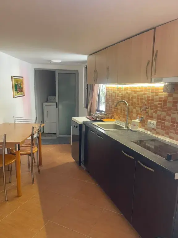 Jepet me qera apartament 1+1,tek Komuna e Parisit mbrapa Ola Fast!✨