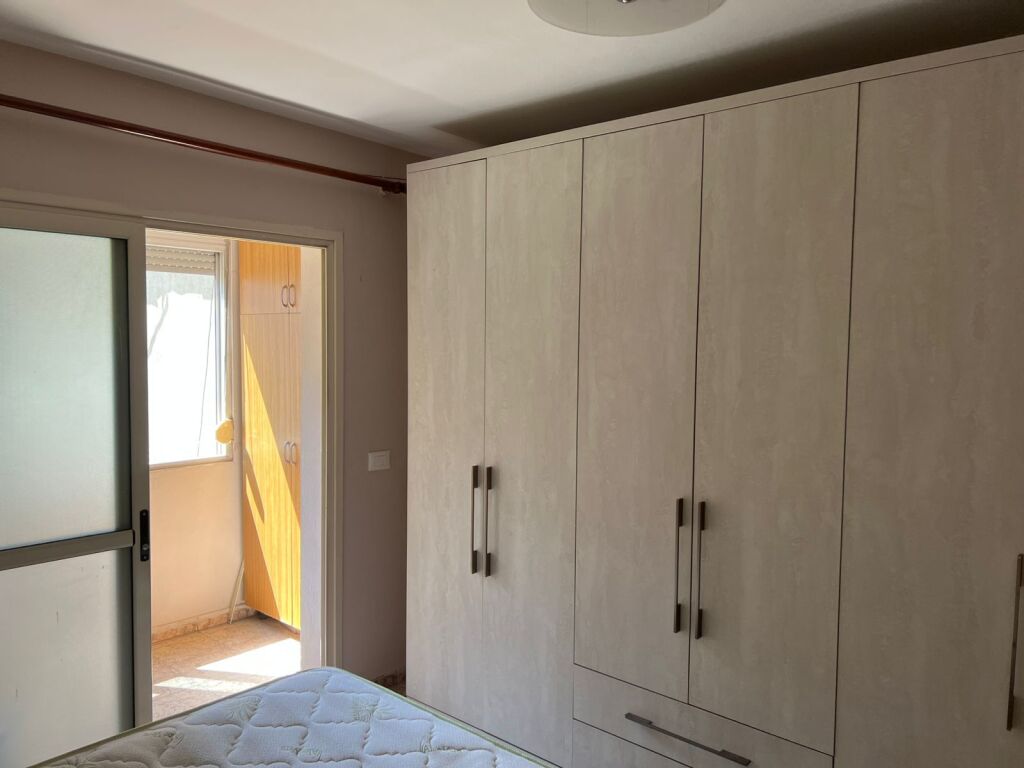 🏢Perballe Ministrise se Jashtme jepet me qera apartament 1+1,i mobiluar. 55,000Leke
