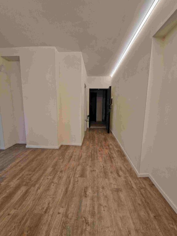ZYRE ME QERA 75M2 RRUGA DRITAN HOXHA 65.000 LEKE FH-76691