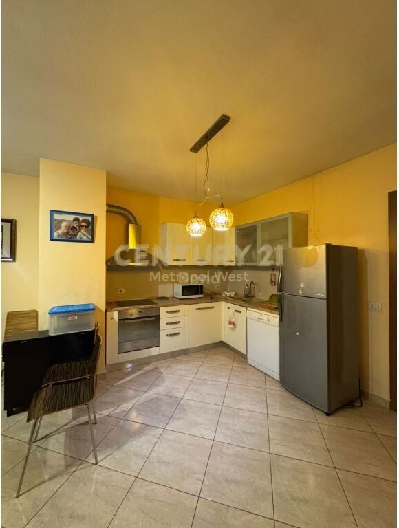 Jepet me Qira Apartament 1+1 tek ATSH, Pazari i Ri