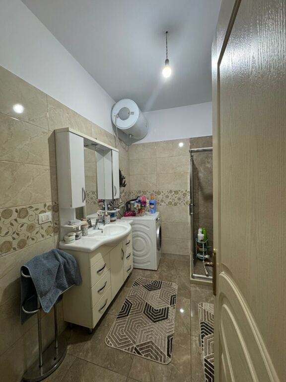 JEPET ME QIRA | APARTAMENT 2+1 NË ASTIR / Rruga Milto Sotir Gura, pranë Ozon, 
