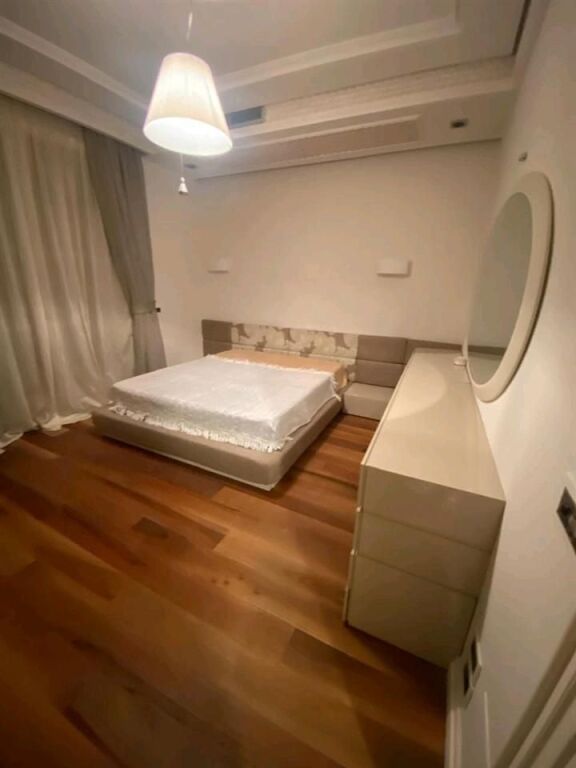 JEPET APARTAMENT ME QERA 1+1 SHKOLLA E KUQE