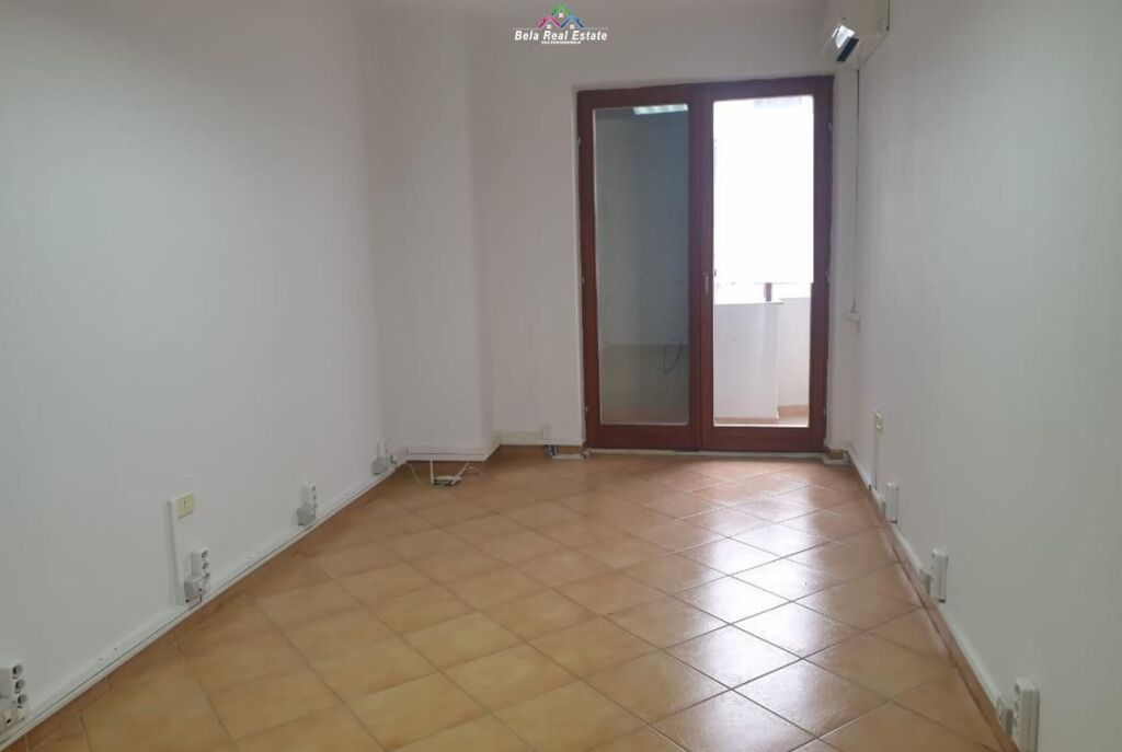 Zyre Me Qera Tek Bulevardi Zogu i Pare (ID BZ2977) Tirane
