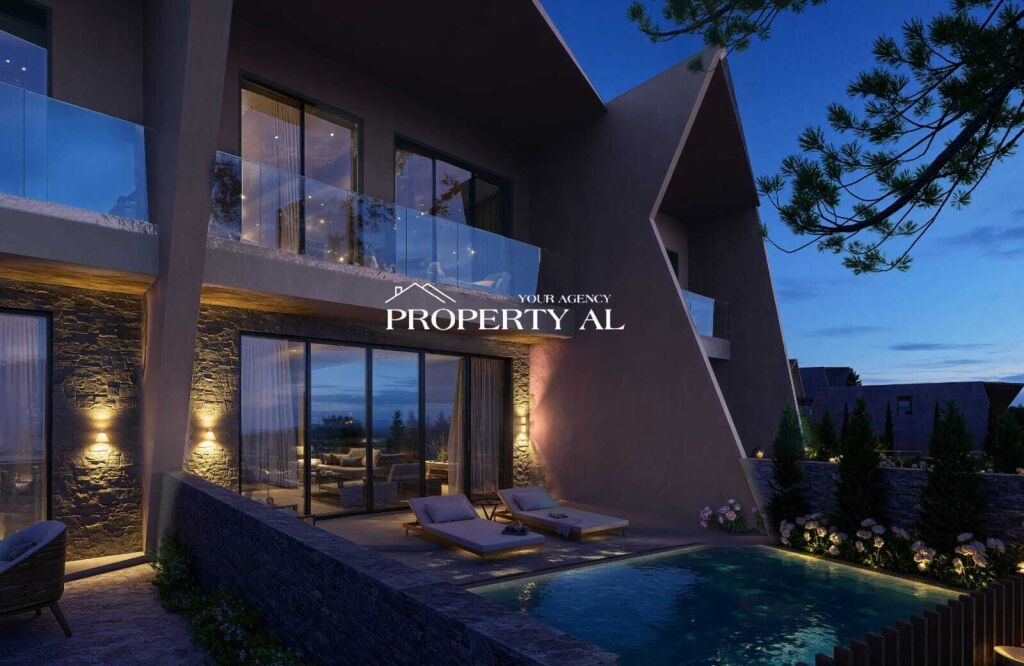Villa su 2 Piani con Vista Mare e Piscina Privata a Radhimë