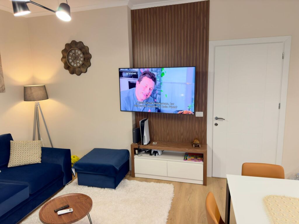 Apartament krejt I ri për shitje ne qender te Korces.