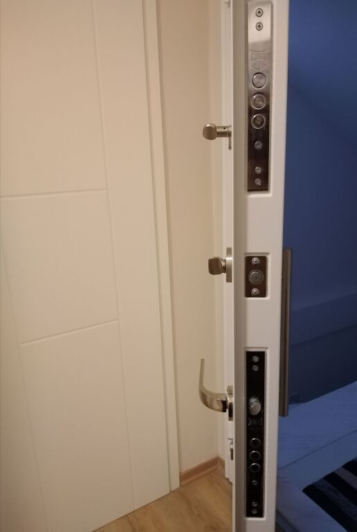 Apartament krejt I ri për shitje ne qender te Korces.