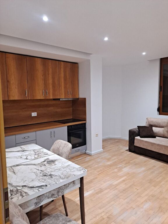 Apartament 2+1 me qira – Stacioni i Trenit !