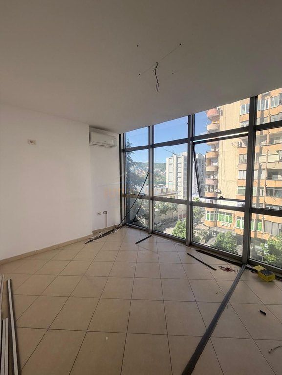 In vendita, Appartamento 2+1, 21-Dhjetori, Tirana