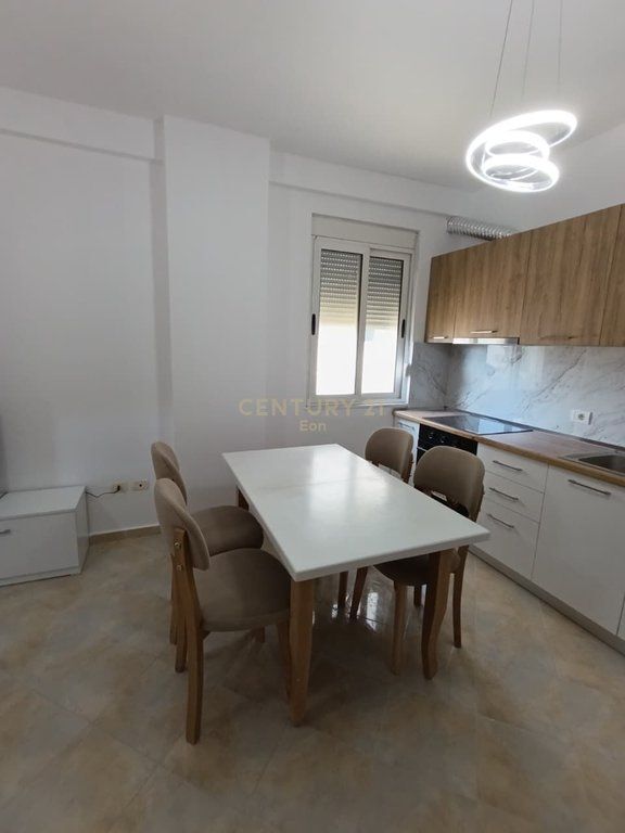 Shitet Apartament 1+1 tek Shkëmbi i Kavajës, Durrës !