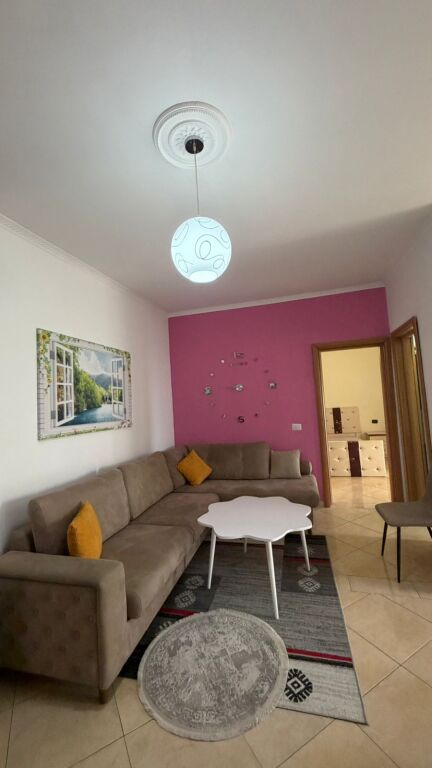 Apartament jepet me qira afatgjat 2+1